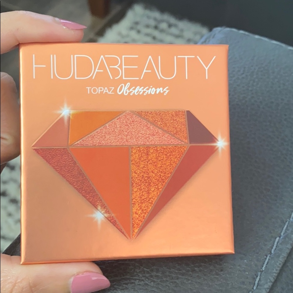 New! Huda Beauty Topaz Obsessions Eye Palette
